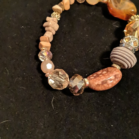Handcrafted acrylic and metal beads bracel… - Picture 2 of 4